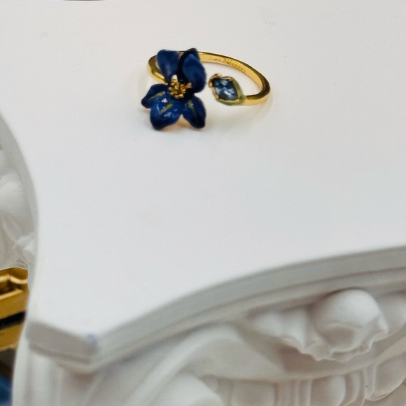 🆕 LES NEREIDES 🧿 NIB Siberian Iris and Faceted Glass Adjustable Ring - Picture 3 of 16